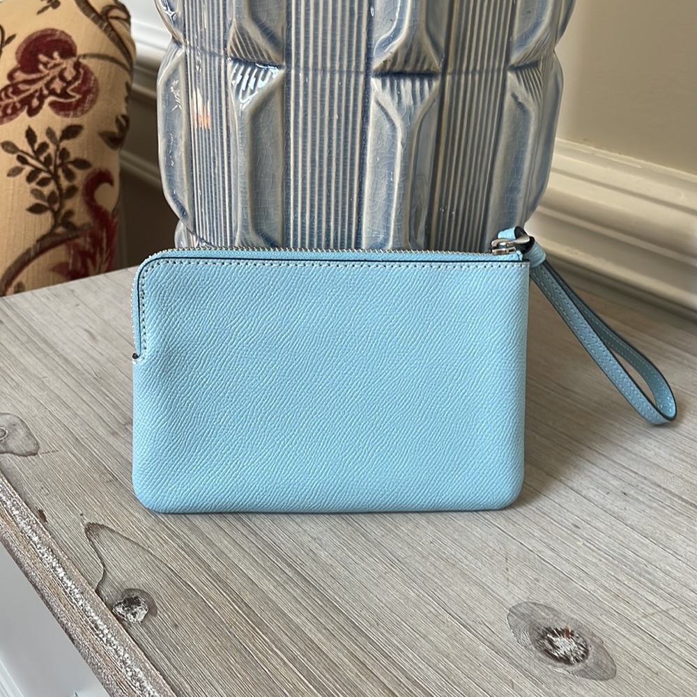 NWT Coach Leather Corner Zip Waterfall Wristlet - Picture 2 of 5